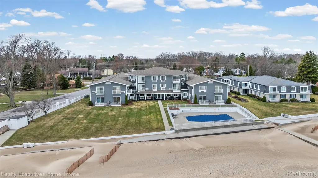 4500 Lakeshore Road Fort Gratiot Charter Township MI 48059