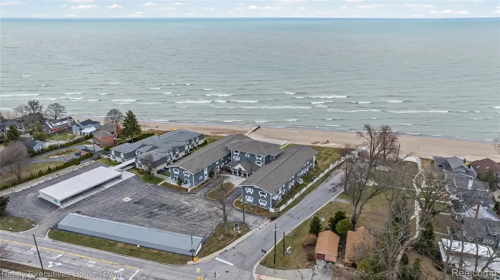 4500 Lakeshore Road Fort Gratiot Charter Township MI 48059