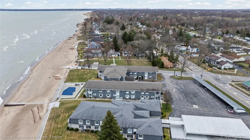 4500 Lakeshore Road Fort Gratiot Charter Township MI 48059