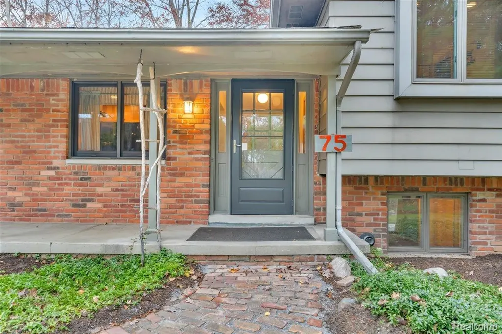 75 Ridgemont Road Oxford Charter Township MI 48370