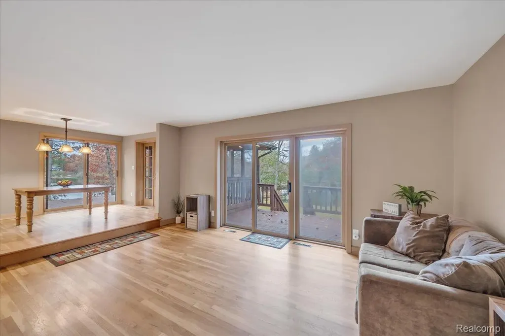 75 Ridgemont Road Oxford Charter Township MI 48370