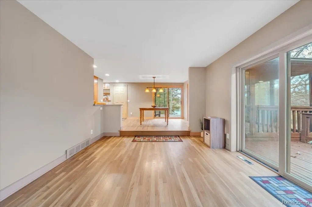 75 Ridgemont Road Oxford Charter Township MI 48370