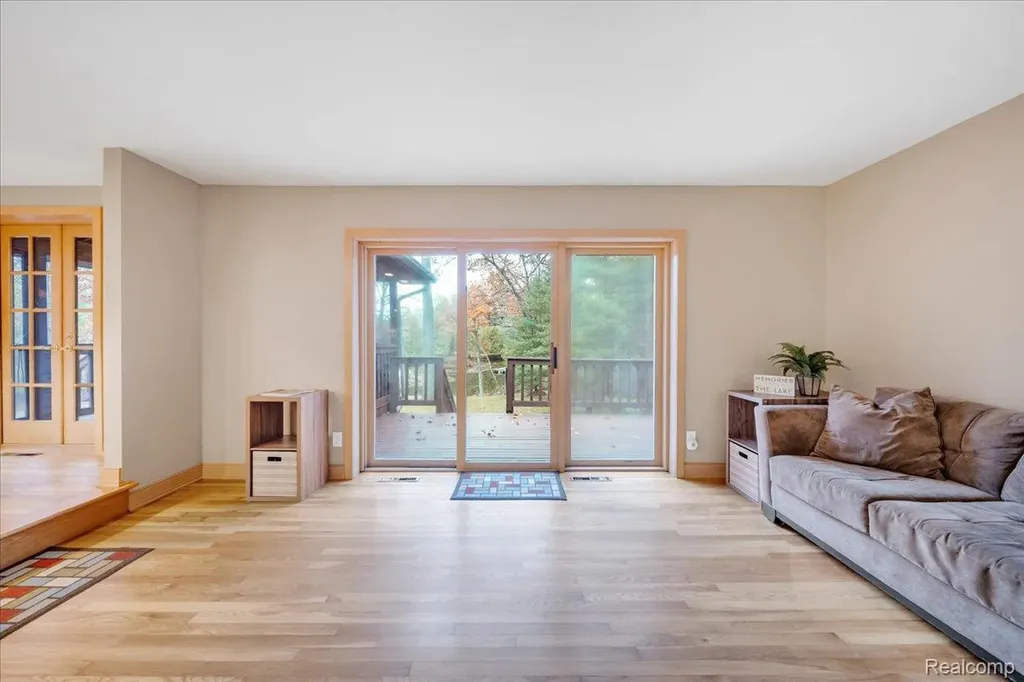 75 Ridgemont Road Oxford Charter Township MI 48370