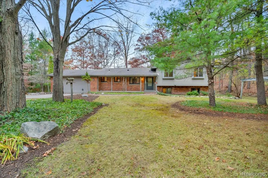 75 Ridgemont Road Oxford Charter Township MI 48370