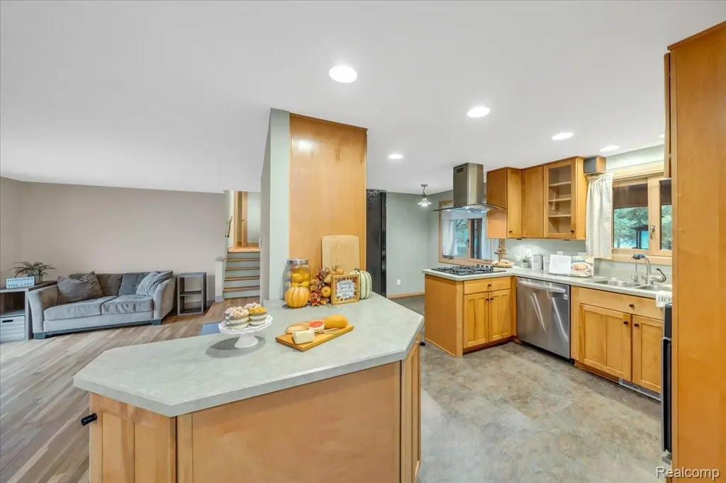 75 Ridgemont Road Oxford Charter Township MI 48370