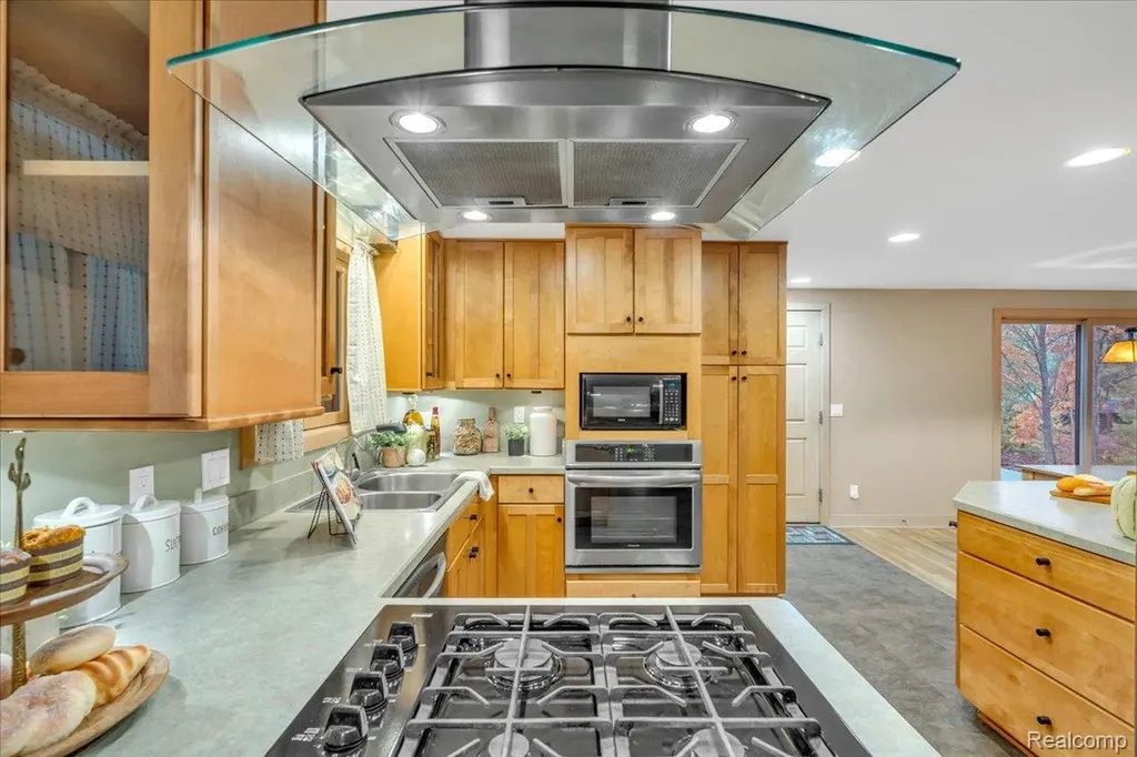 75 Ridgemont Road Oxford Charter Township MI 48370
