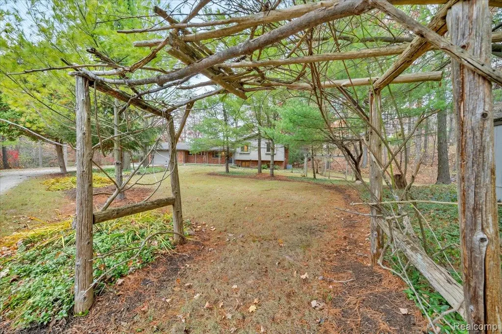 75 Ridgemont Road Oxford Charter Township MI 48370