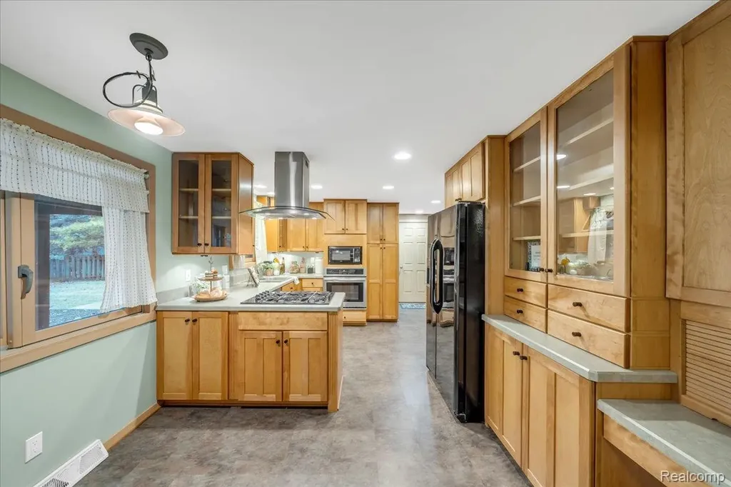 75 Ridgemont Road Oxford Charter Township MI 48370