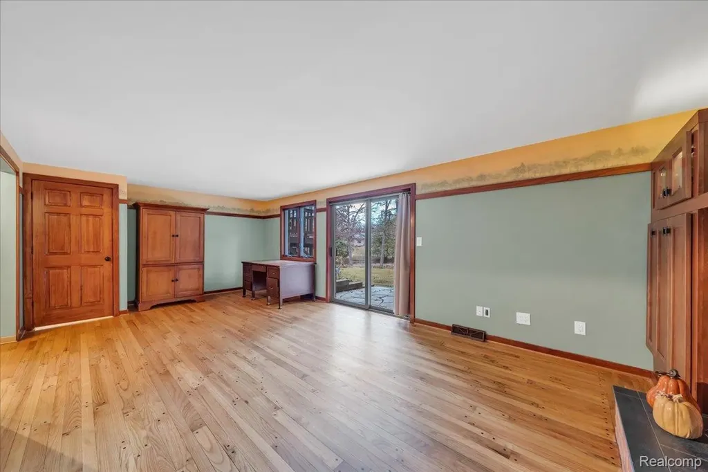75 Ridgemont Road Oxford Charter Township MI 48370
