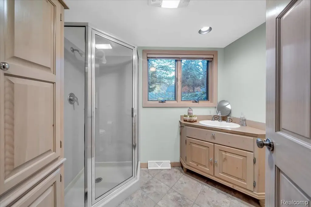 75 Ridgemont Road Oxford Charter Township MI 48370