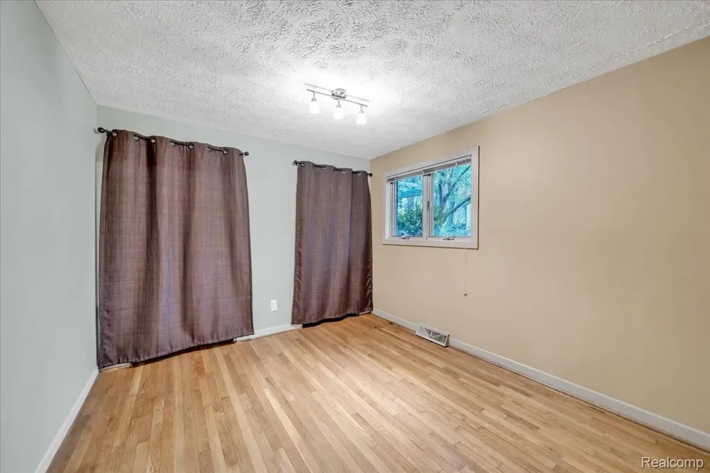 75 Ridgemont Road Oxford Charter Township MI 48370