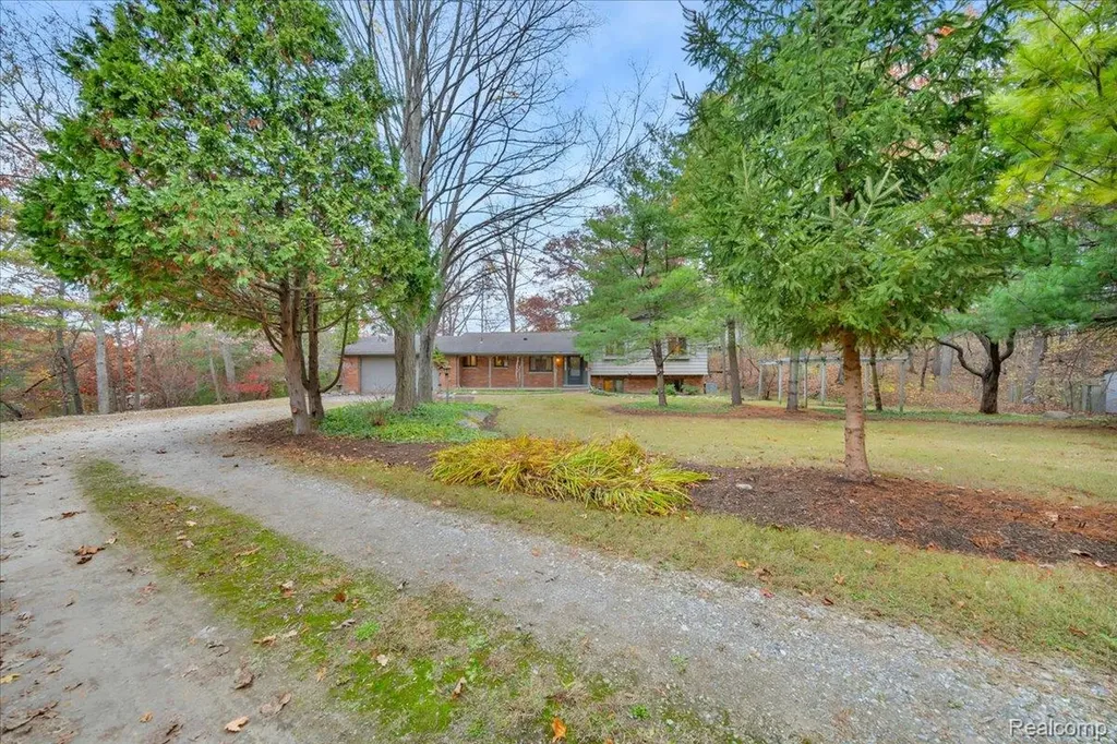 75 Ridgemont Road Oxford Charter Township MI 48370