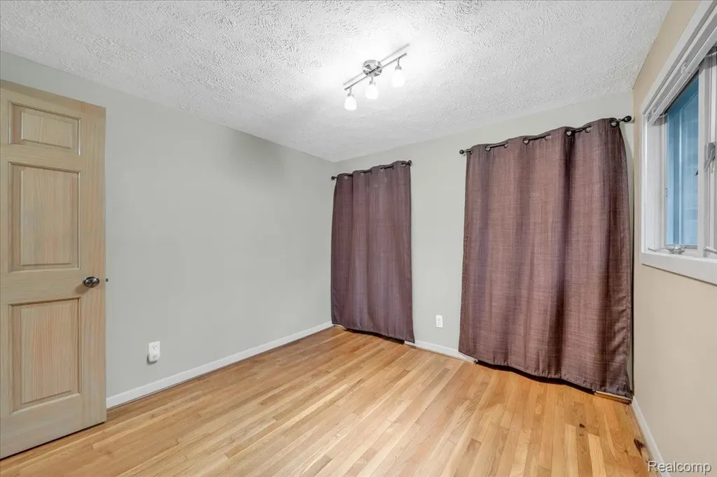 75 Ridgemont Road Oxford Charter Township MI 48370