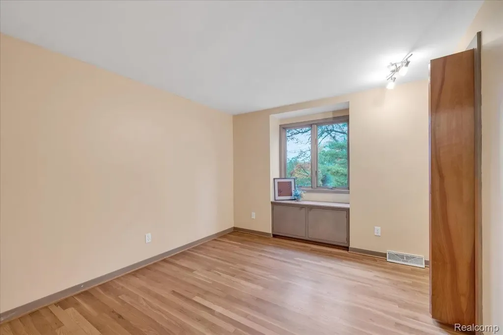 75 Ridgemont Road Oxford Charter Township MI 48370