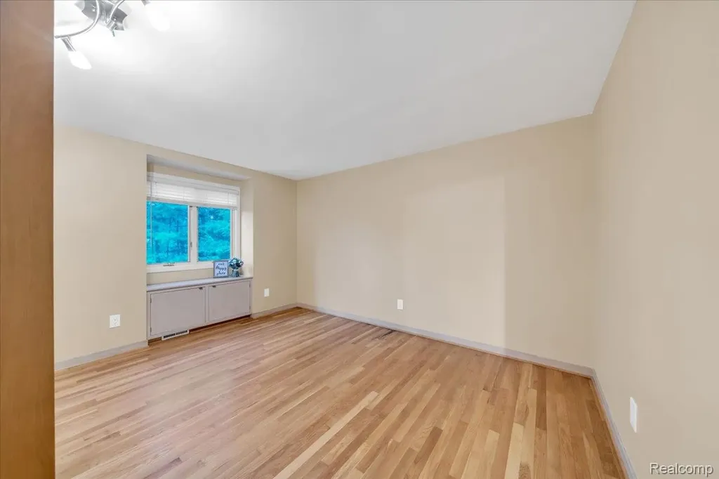 75 Ridgemont Road Oxford Charter Township MI 48370
