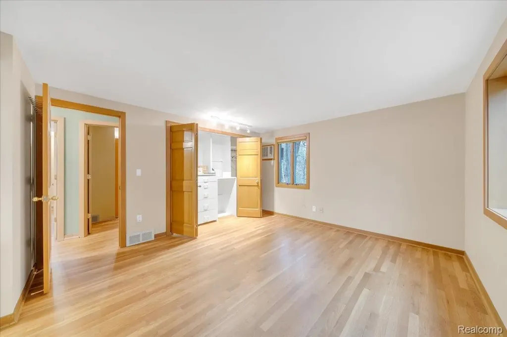 75 Ridgemont Road Oxford Charter Township MI 48370