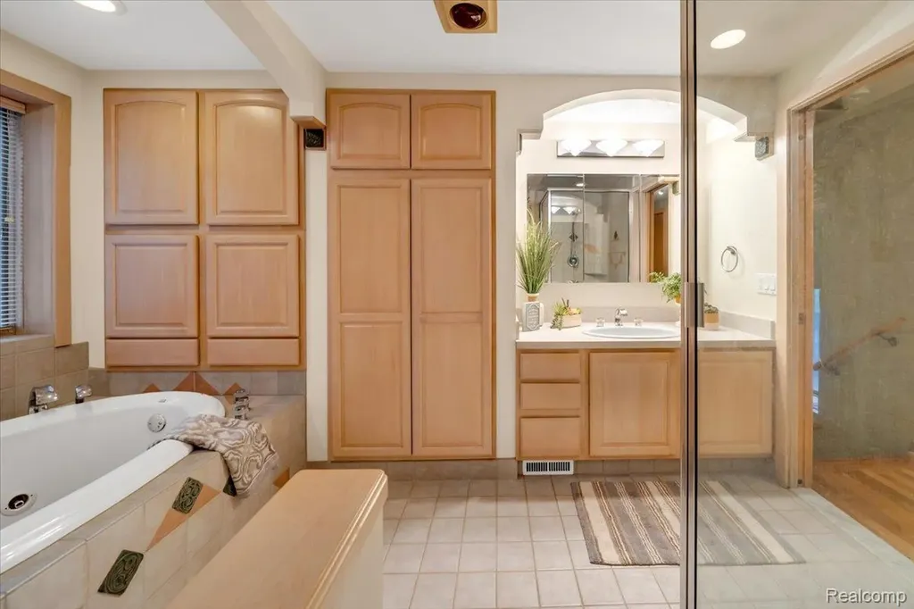 75 Ridgemont Road Oxford Charter Township MI 48370