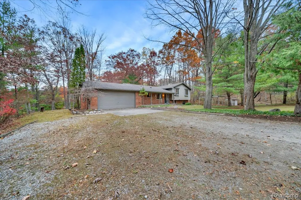 75 Ridgemont Road Oxford Charter Township MI 48370