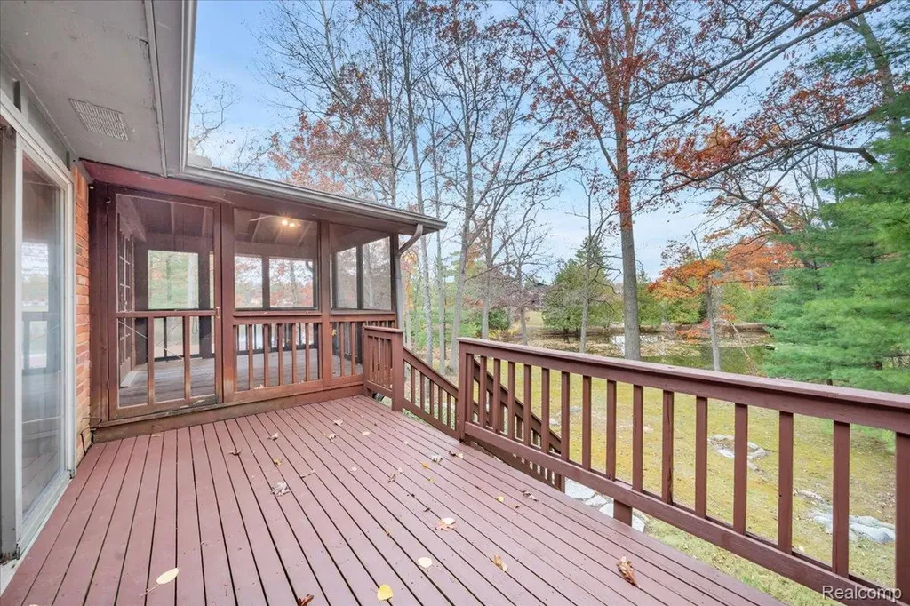 75 Ridgemont Road Oxford Charter Township MI 48370