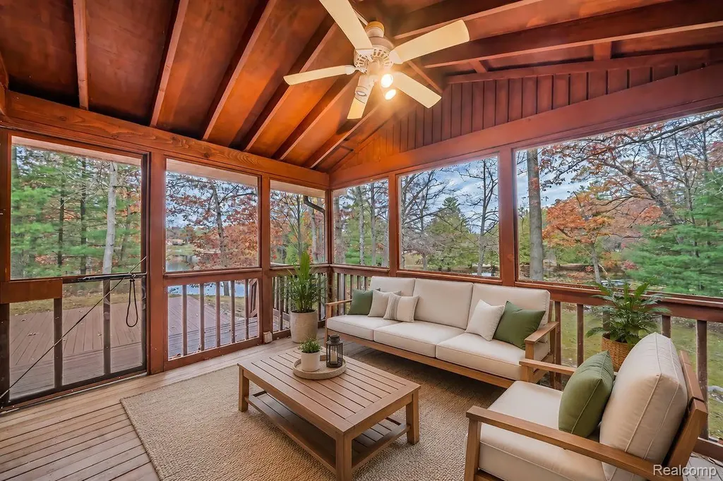 75 Ridgemont Road Oxford Charter Township MI 48370