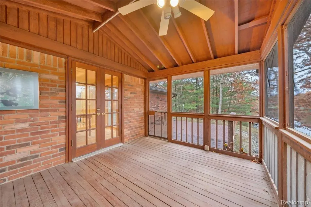 75 Ridgemont Road Oxford Charter Township MI 48370