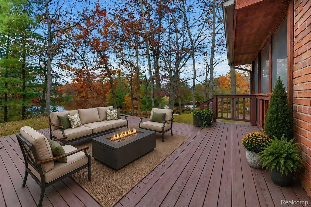 75 Ridgemont Road Oxford Charter Township MI 48370
