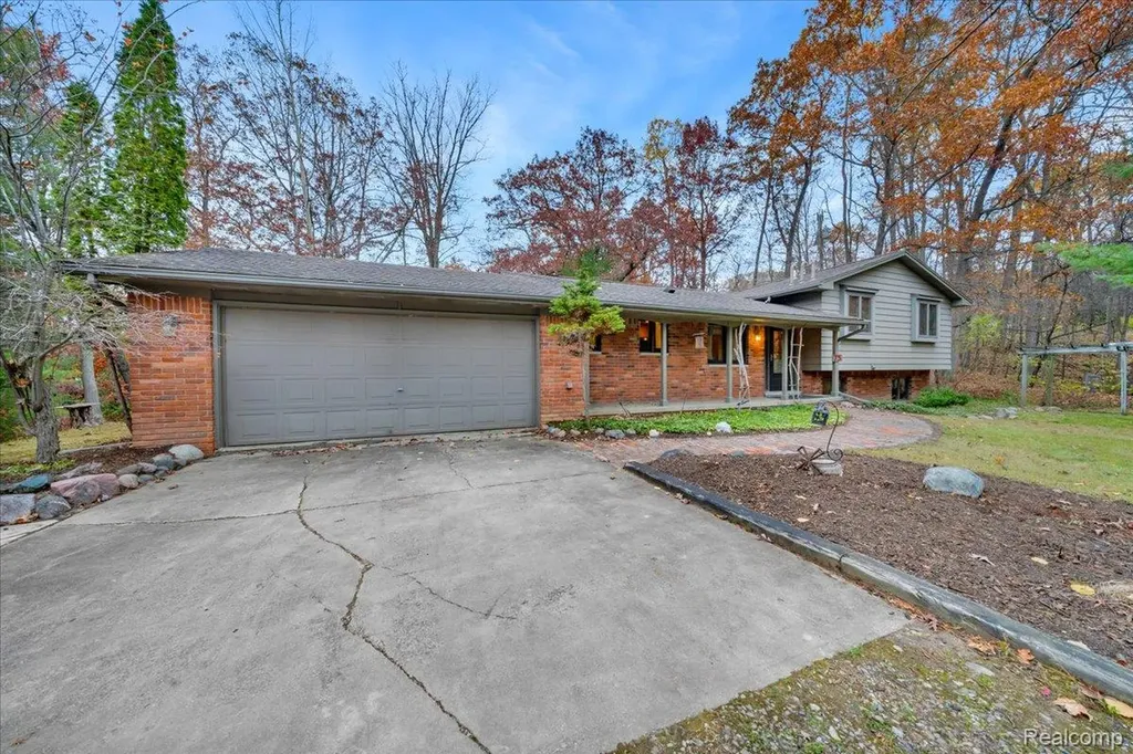75 Ridgemont Road Oxford Charter Township MI 48370