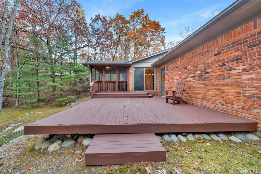 75 Ridgemont Road Oxford Charter Township MI 48370