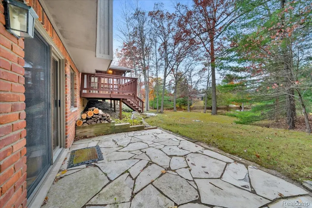 75 Ridgemont Road Oxford Charter Township MI 48370