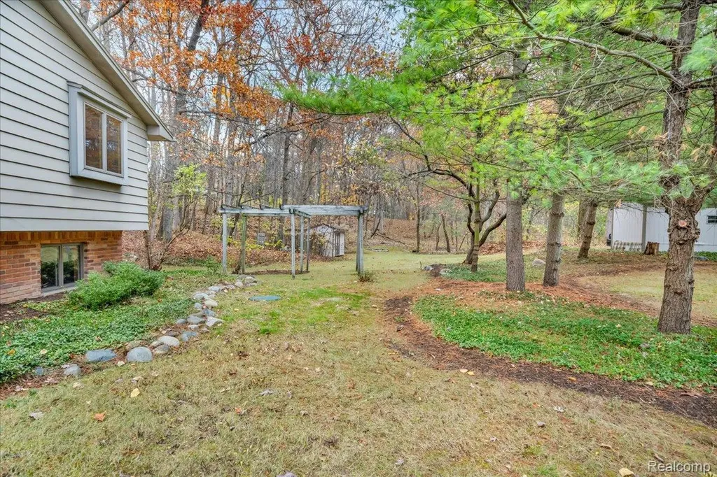 75 Ridgemont Road Oxford Charter Township MI 48370