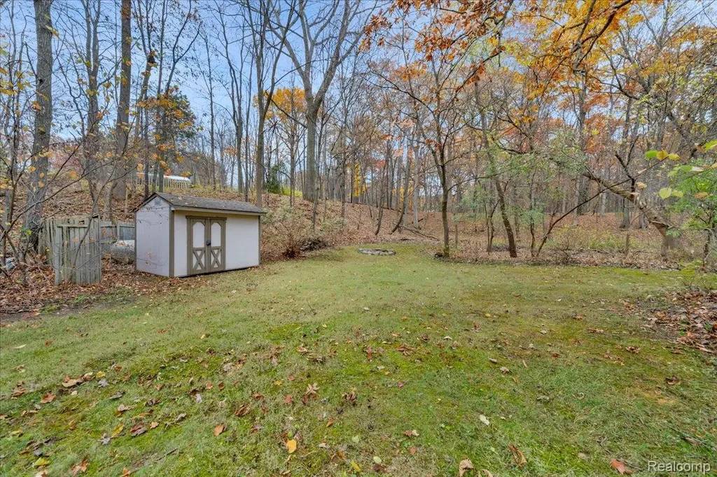 75 Ridgemont Road Oxford Charter Township MI 48370