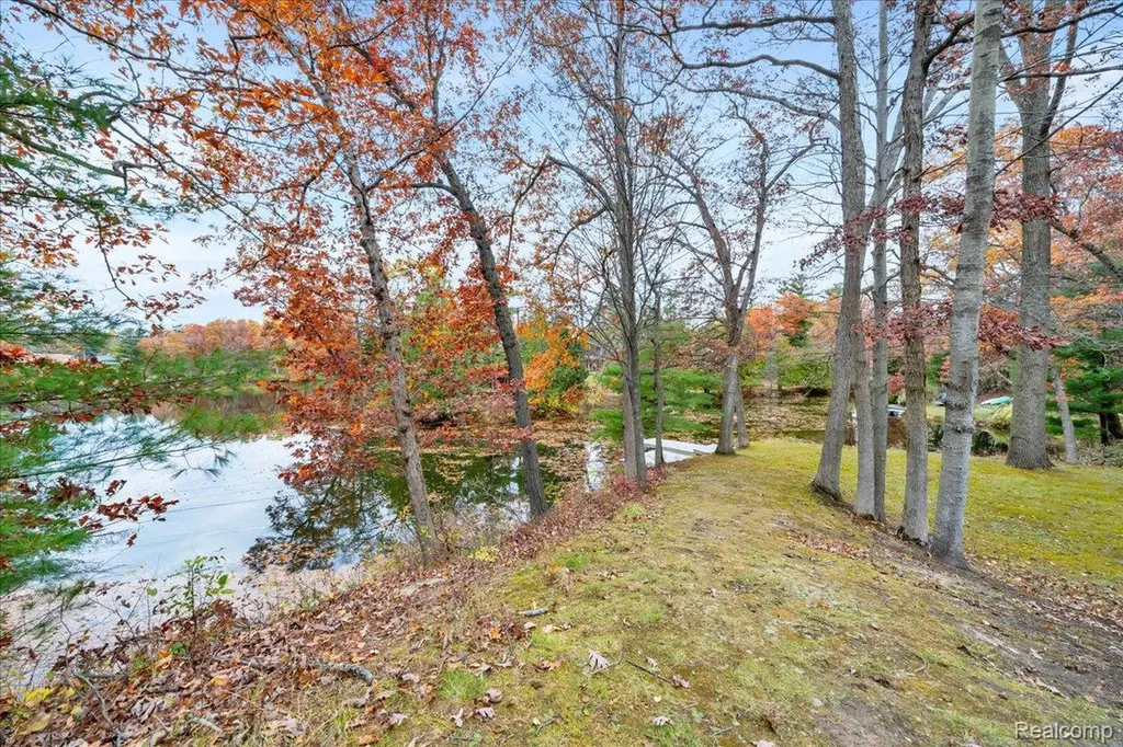 75 Ridgemont Road Oxford Charter Township MI 48370