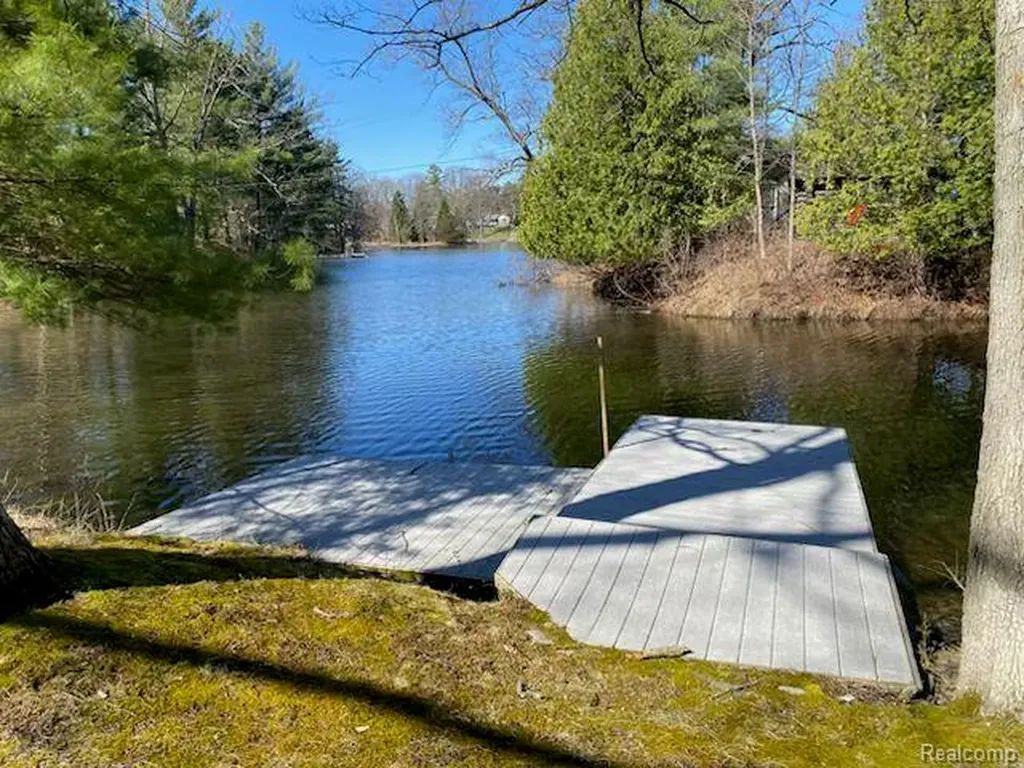 75 Ridgemont Road Oxford Charter Township MI 48370