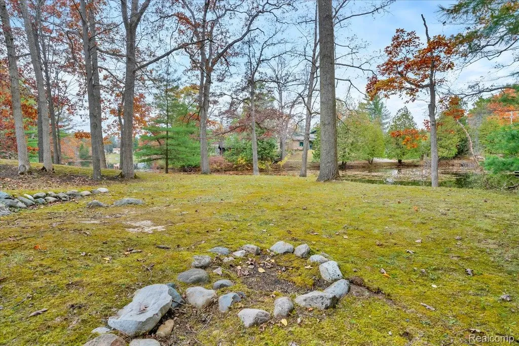 75 Ridgemont Road Oxford Charter Township MI 48370