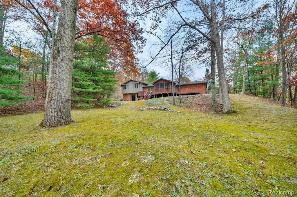 75 Ridgemont Road Oxford Charter Township MI 48370