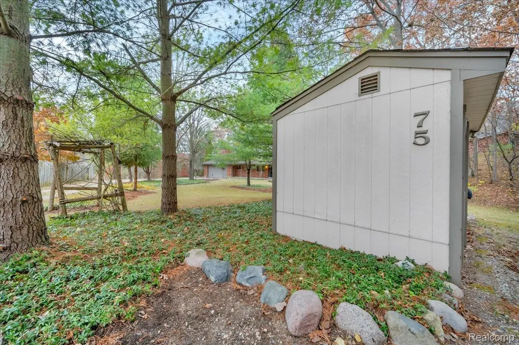75 Ridgemont Road Oxford Charter Township MI 48370