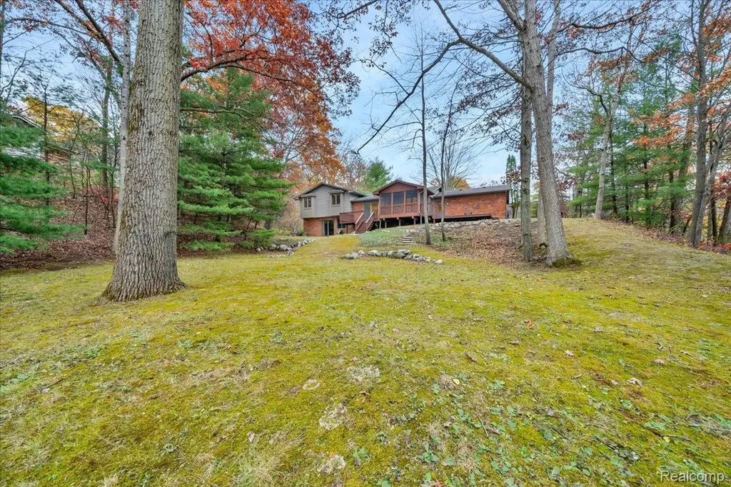 75 Ridgemont Road Oxford Charter Township MI 48370
