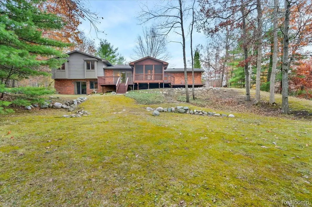 75 Ridgemont Road Oxford Charter Township MI 48370