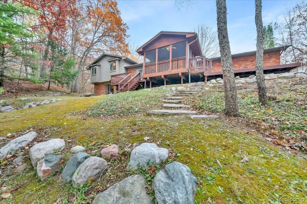 75 Ridgemont Road Oxford Charter Township MI 48370
