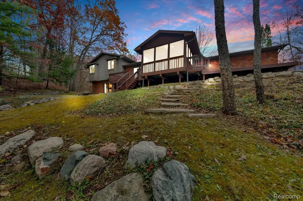 75 Ridgemont Road Oxford Charter Township MI 48370