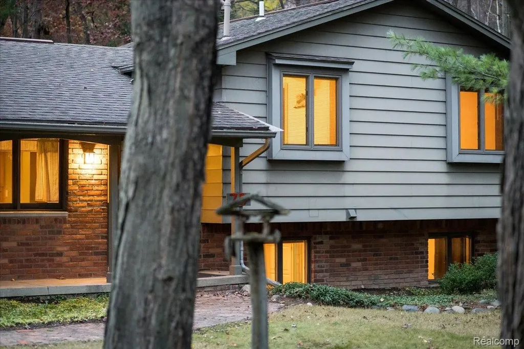 75 Ridgemont Road Oxford Charter Township MI 48370