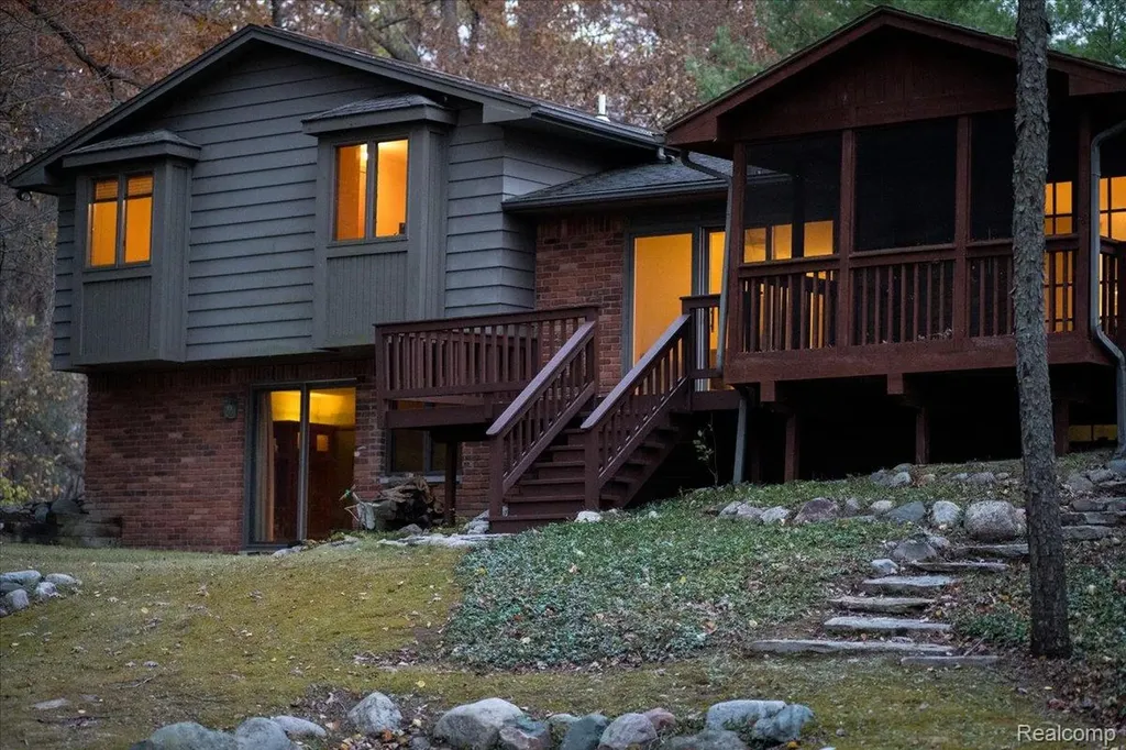 75 Ridgemont Road Oxford Charter Township MI 48370