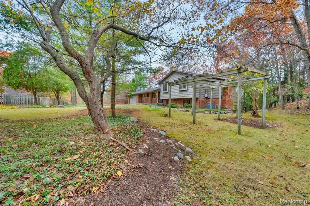 75 Ridgemont Road Oxford Charter Township MI 48370
