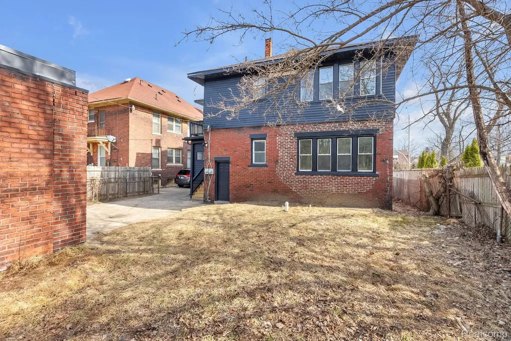951 E Grand Boulevard Detroit City MI 48207