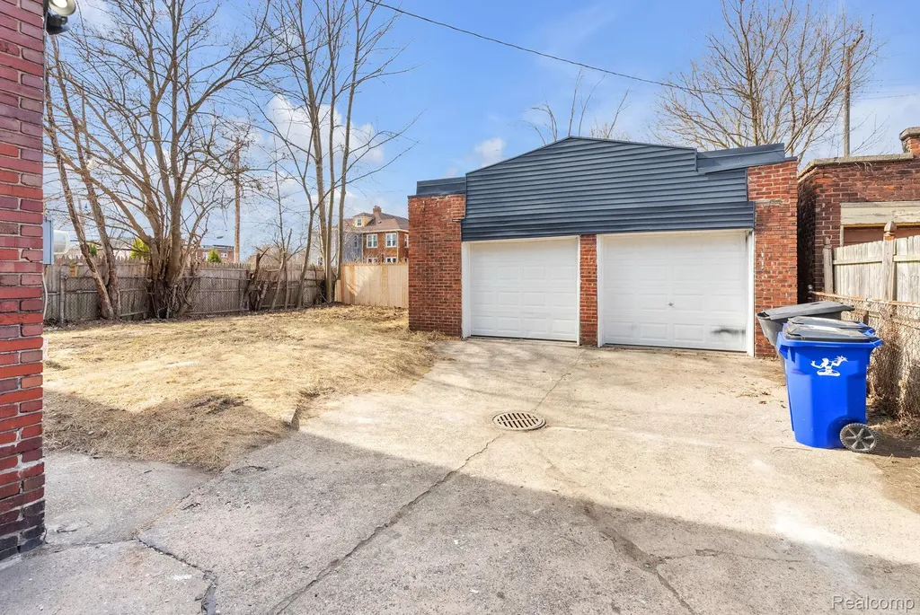 951 E Grand Boulevard Detroit City MI 48207