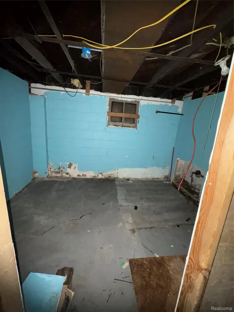 6534 E Firwood Street Detroit City MI 48210