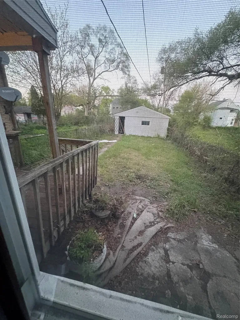 6534 E Firwood Street Detroit City MI 48210