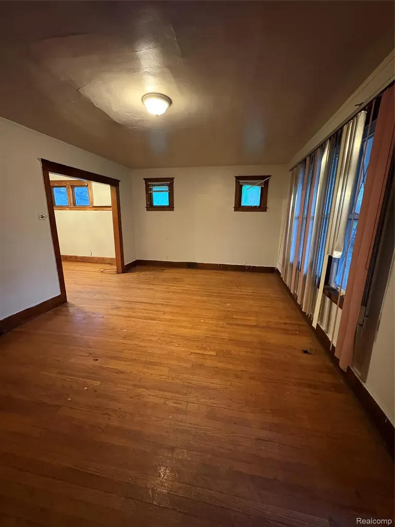 6534 E Firwood Street Detroit City MI 48210