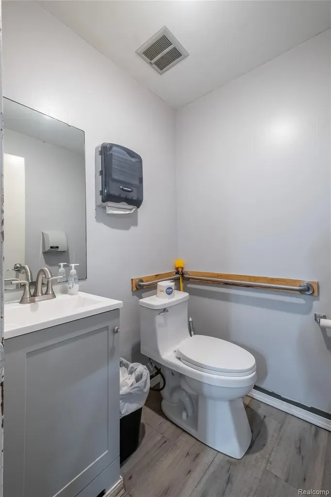 7570 Cooley Lake Road Waterford Charter Township MI 48327