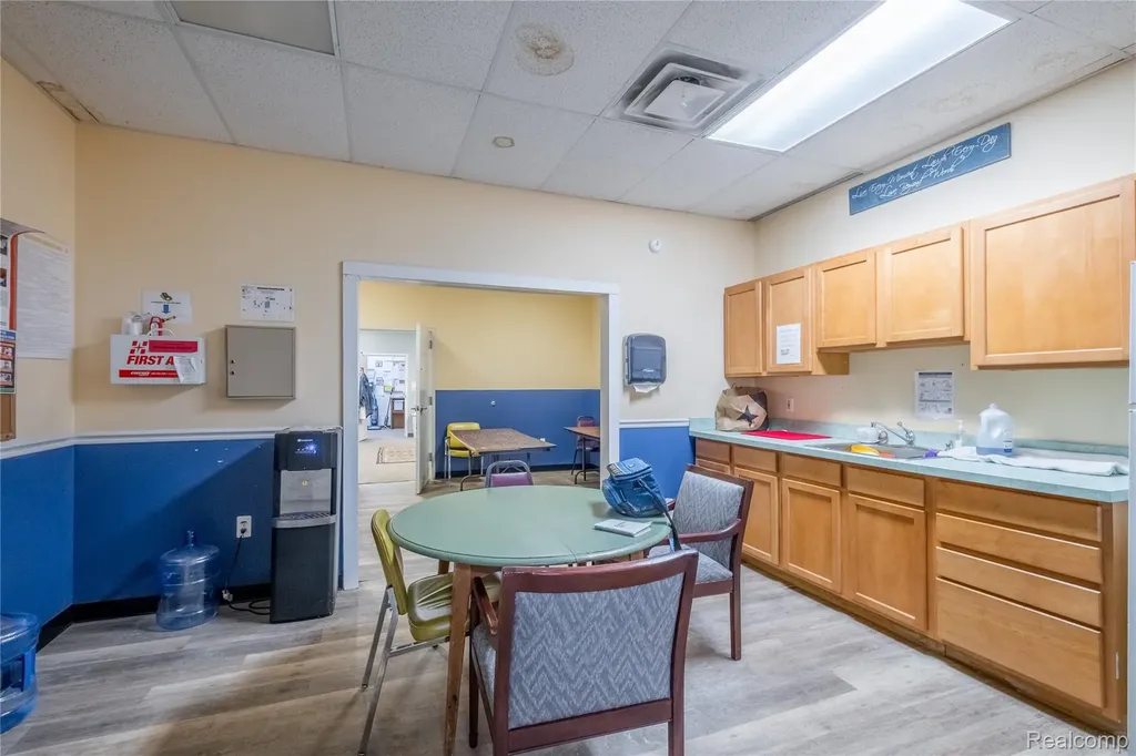 7570 Cooley Lake Road Waterford Charter Township MI 48327